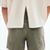 Shorts mit Ziernähten