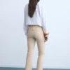 Sienna-Jeans mit ausgestelltem Bein und verkürzter Länge