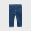 Skinny Jeans mit ausgefranstem Saum Skinny Jeans mit ausgefranstem Saum