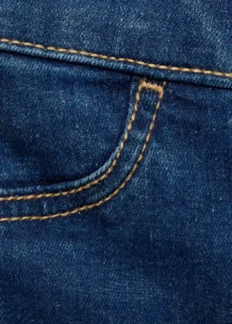 Skinny Jeans mit ausgefranstem Saum