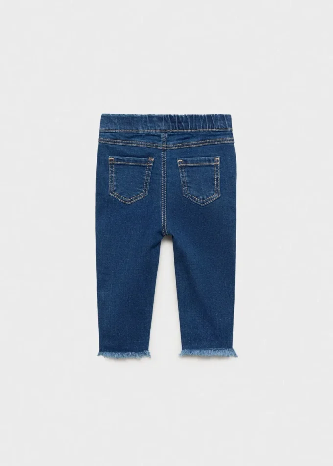 Skinny Jeans mit ausgefranstem Saum Skinny Jeans mit ausgefranstem Saum