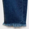 Skinny Jeans mit ausgefranstem Saum Skinny Jeans mit ausgefranstem Saum