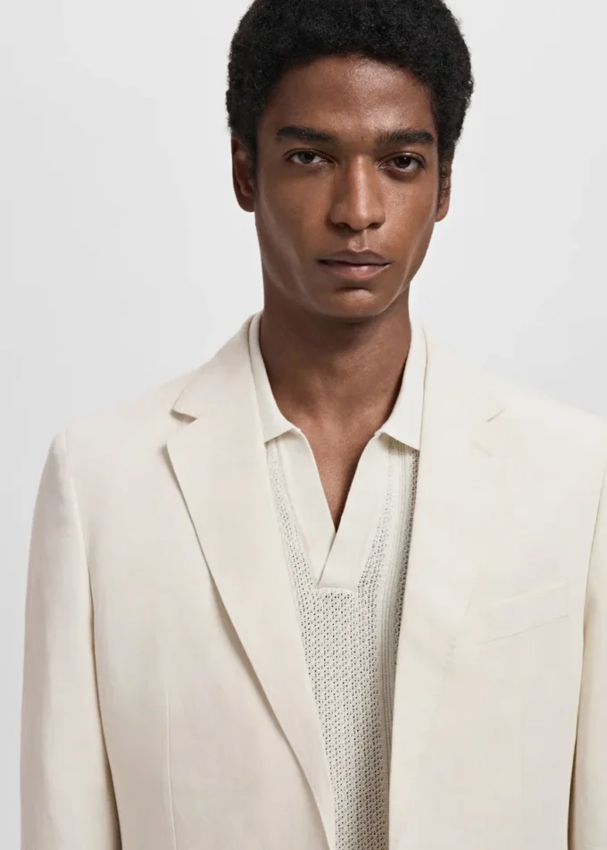 Slim-Fit-Anzugblazer aus einer Leinen-Lyocell-Mischung Slim-Fit-Anzugblazer aus einer Leinen-Lyocell-Mischung