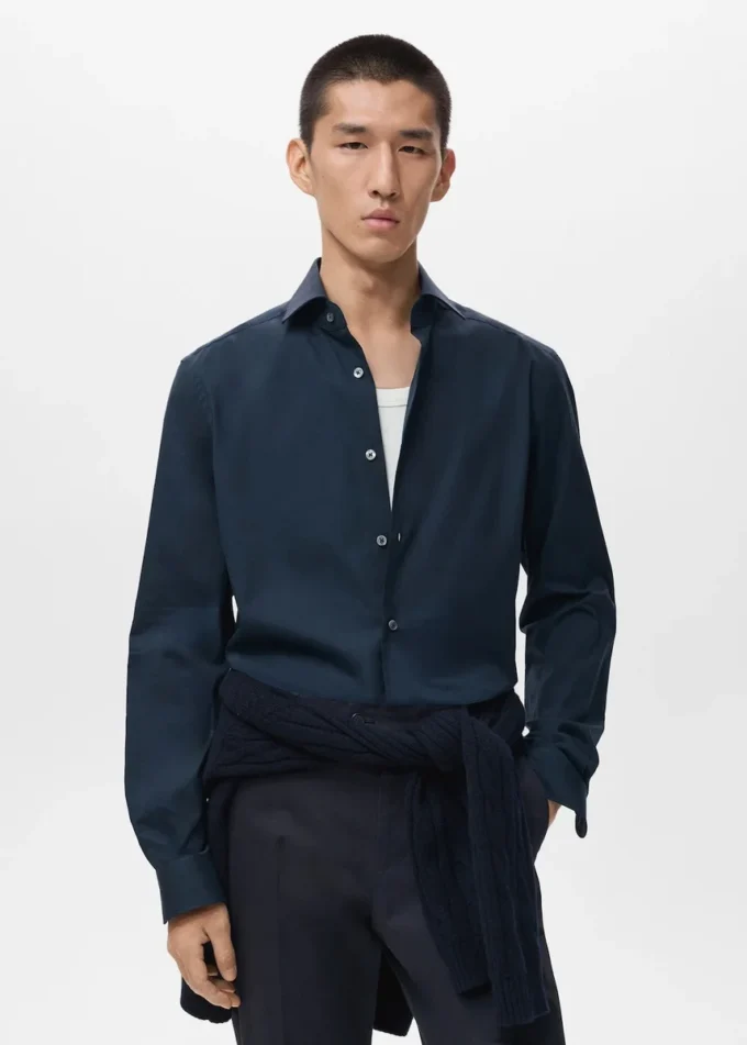 Slim-Fit-Hemd aus 100 % Baumwolle Slim-Fit-Hemd aus 100 % Baumwolle