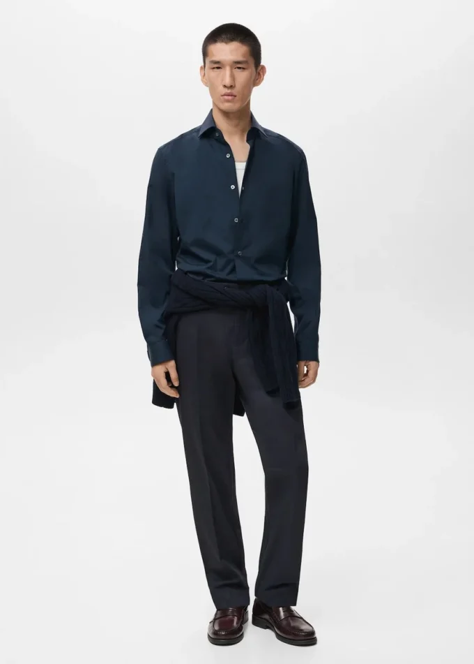 Slim-Fit-Hemd aus 100 % Baumwolle Slim-Fit-Hemd aus 100 % Baumwolle
