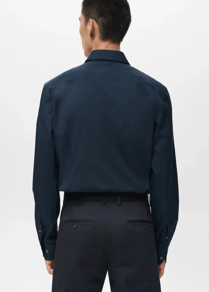 Slim-Fit-Hemd aus 100 % Baumwolle Slim-Fit-Hemd aus 100 % Baumwolle