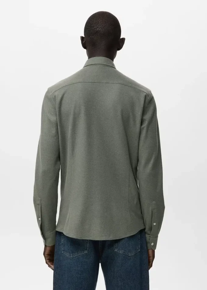 Slim-Fit-Hemd aus 100 % Baumwolle Slim-Fit-Hemd aus 100 % Baumwolle