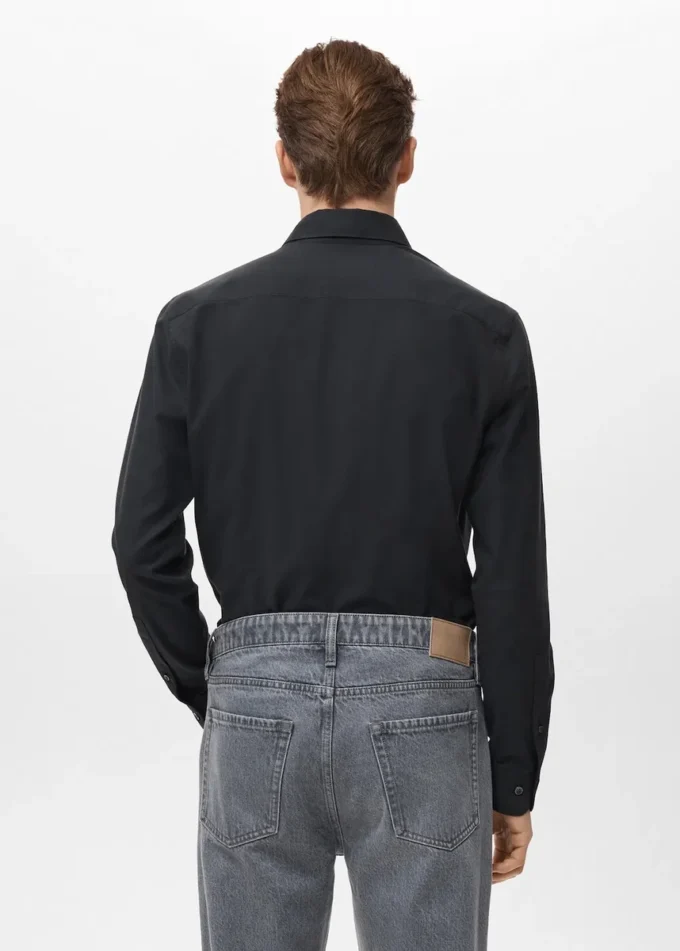 Slim-Fit-Hemd aus 100 % Baumwolle Slim-Fit-Hemd aus 100 % Baumwolle
