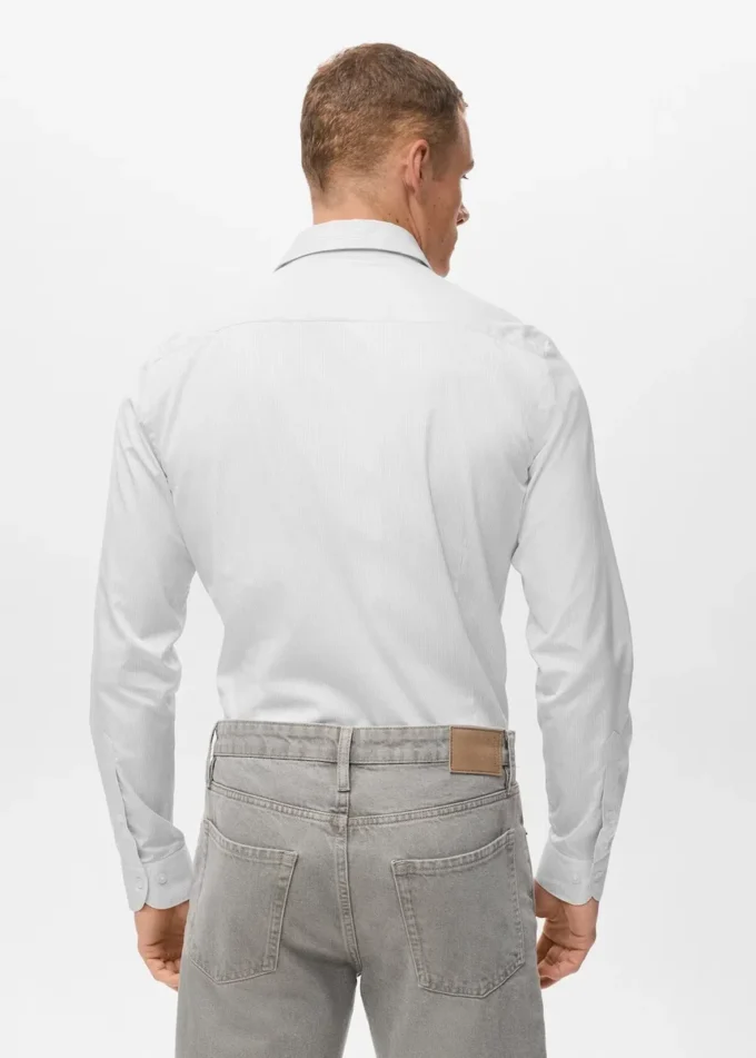 Slim-Fit-Hemd aus 100 % Baumwolle mit Streifenmuster