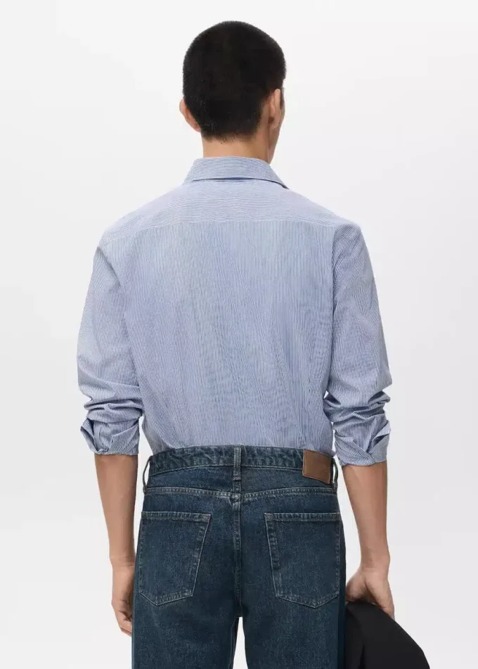 Slim-Fit-Hemd aus 100 % Baumwolle mit Streifenmuster