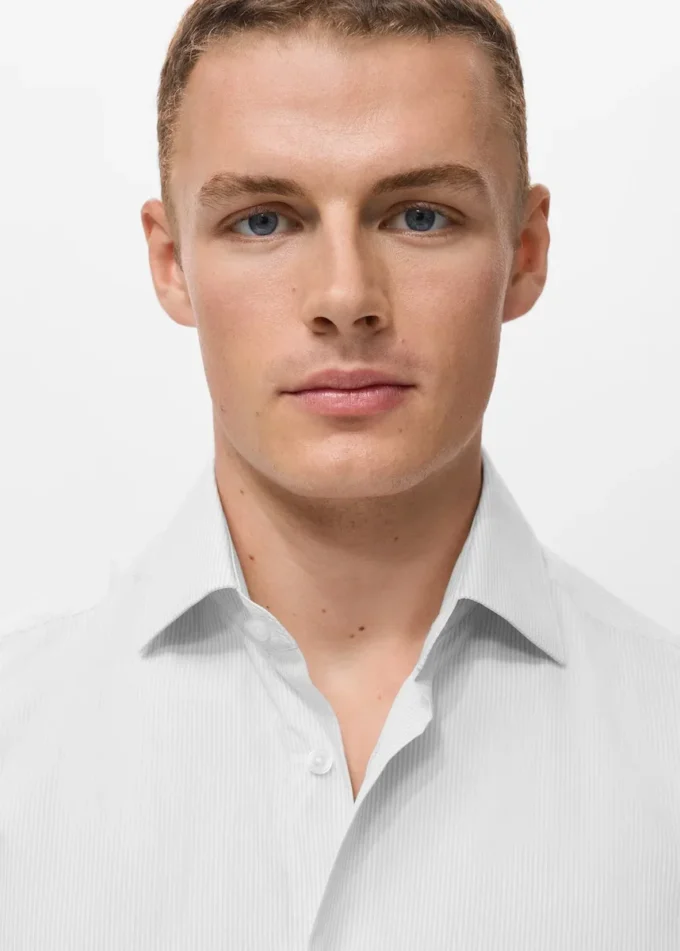 Slim-Fit-Hemd aus 100 % Baumwolle mit Streifenmuster