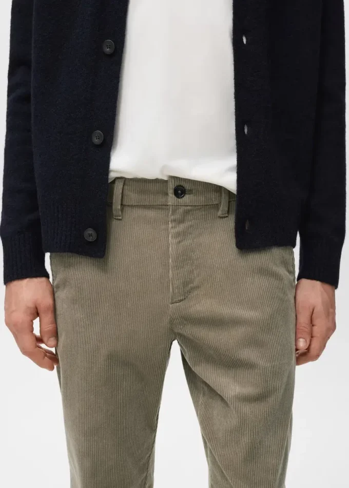 Slim-Fit-Hose aus Cord