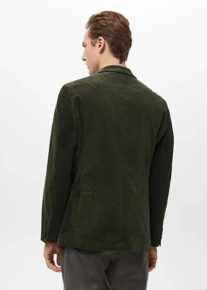 Slim-Fit-Jacke aus Cord mit doppelter Knopfleiste Slim-Fit-Jacke aus Cord mit doppelter Knopfleiste