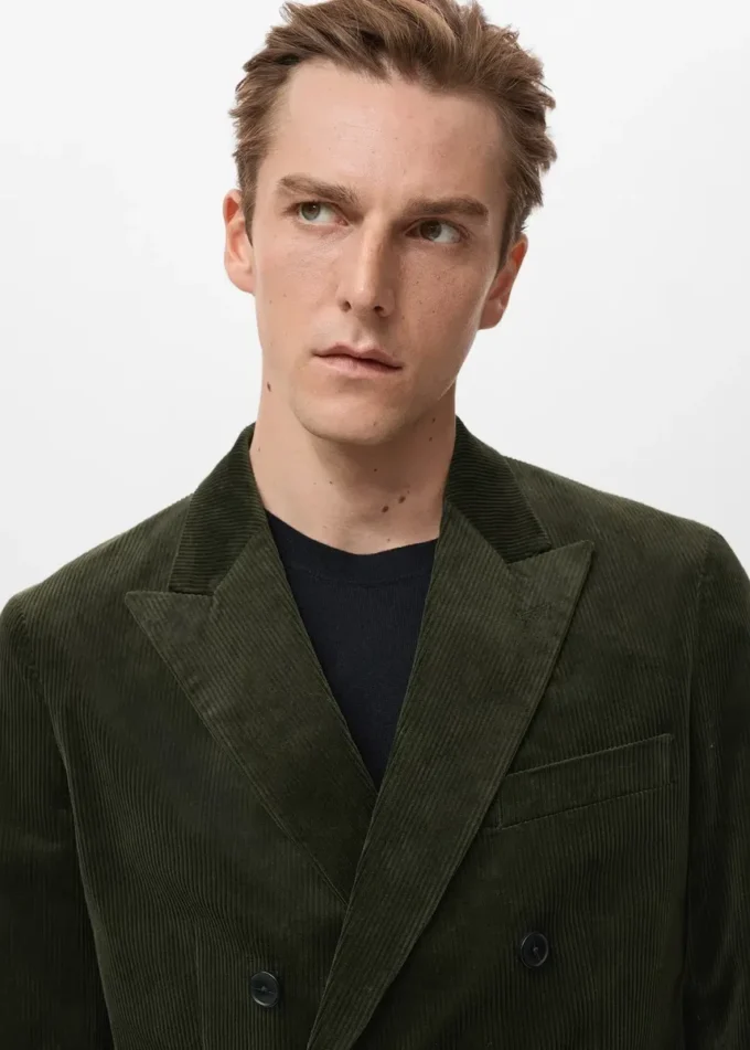 Slim-Fit-Jacke aus Cord mit doppelter Knopfleiste Slim-Fit-Jacke aus Cord mit doppelter Knopfleiste