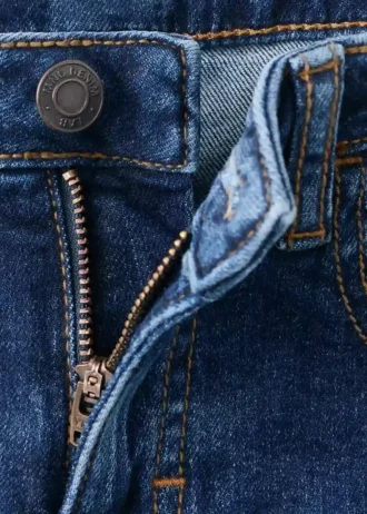Slim-Fit-Jeans mit mittlerer Leibhöhe