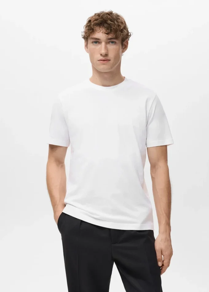 Slim-Fit-T-Shirt aus 100 % Baumwolle Slim-Fit-T-Shirt aus 100 % Baumwolle