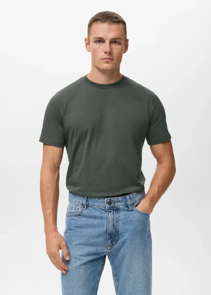 Slim-Fit-T-Shirt aus 100 % Baumwolle Slim-Fit-T-Shirt aus 100 % Baumwolle