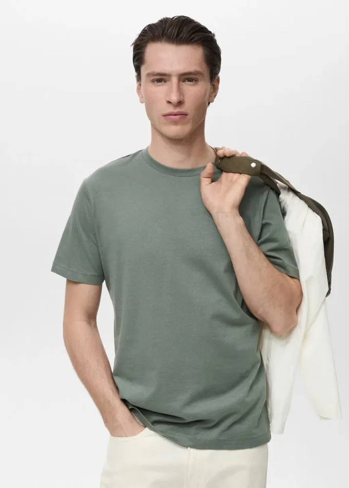 Slim-Fit-T-Shirt aus 100 % Baumwolle Slim-Fit-T-Shirt aus 100 % Baumwolle