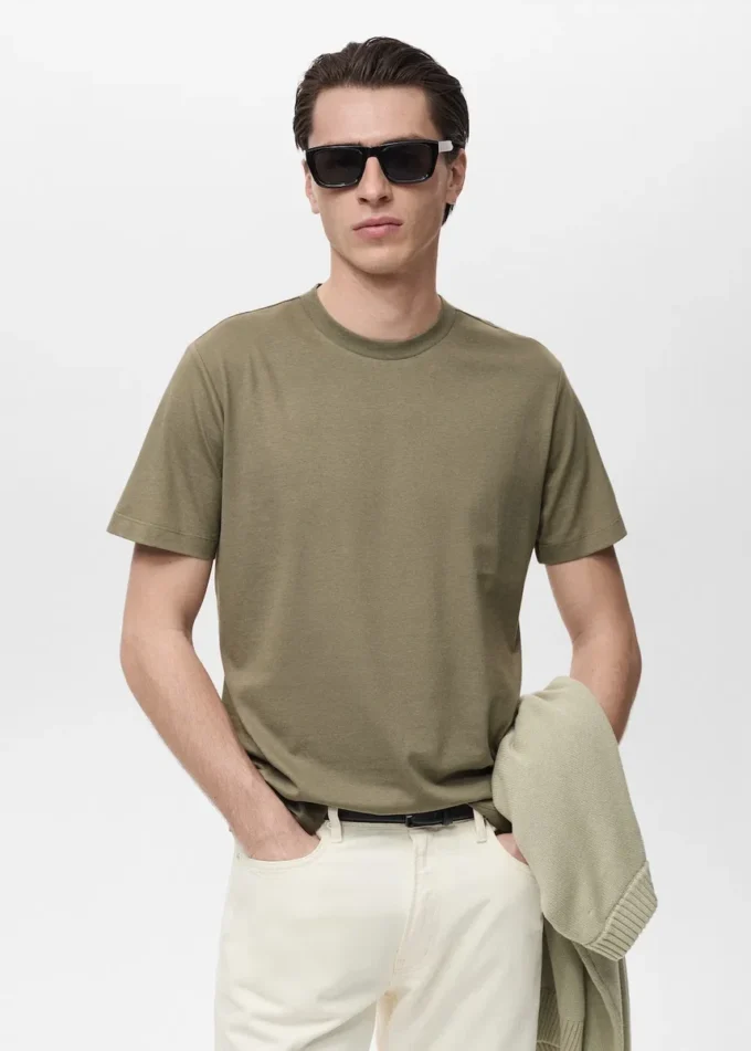 Slim-Fit-T-Shirt aus 100 % Baumwolle Slim-Fit-T-Shirt aus 100 % Baumwolle