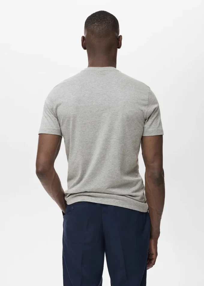 Slim-Fit-T-Shirt aus 100 % Baumwolle Slim-Fit-T-Shirt aus 100 % Baumwolle