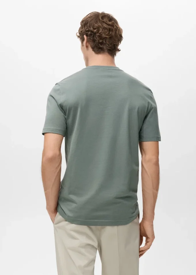Slim-Fit-T-Shirt aus 100 % Baumwolle Slim-Fit-T-Shirt aus 100 % Baumwolle