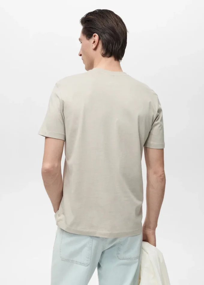 Slim-Fit-T-Shirt aus 100 % Baumwolle Slim-Fit-T-Shirt aus 100 % Baumwolle
