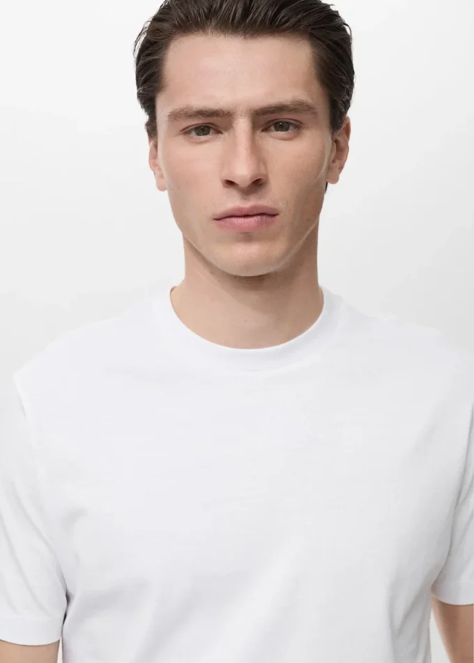 Slim-Fit-T-Shirt aus 100 % Baumwolle Slim-Fit-T-Shirt aus 100 % Baumwolle