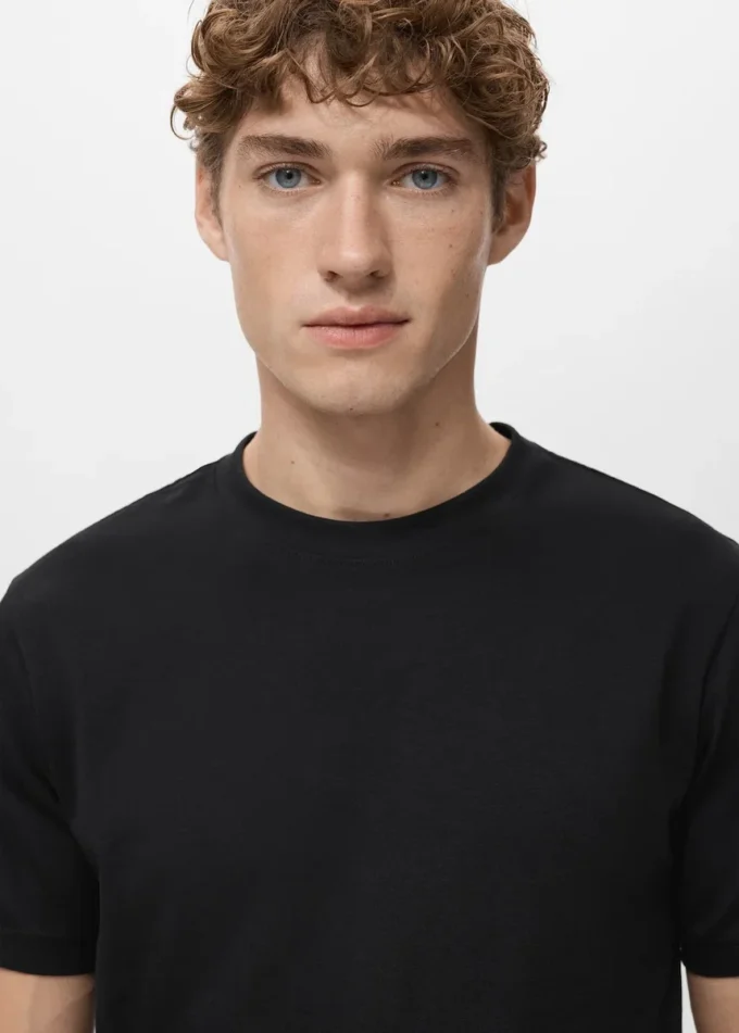 Slim-Fit-T-Shirt aus 100 % Baumwolle Slim-Fit-T-Shirt aus 100 % Baumwolle