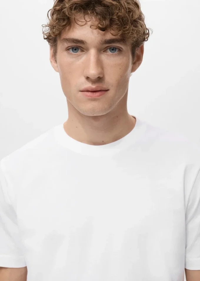 Slim-Fit-T-Shirt aus 100 % Baumwolle Slim-Fit-T-Shirt aus 100 % Baumwolle