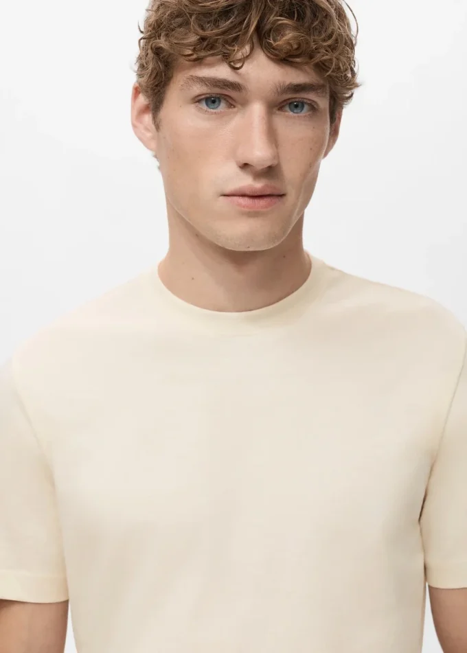 Slim-Fit-T-Shirt aus 100 % Baumwolle Slim-Fit-T-Shirt aus 100 % Baumwolle