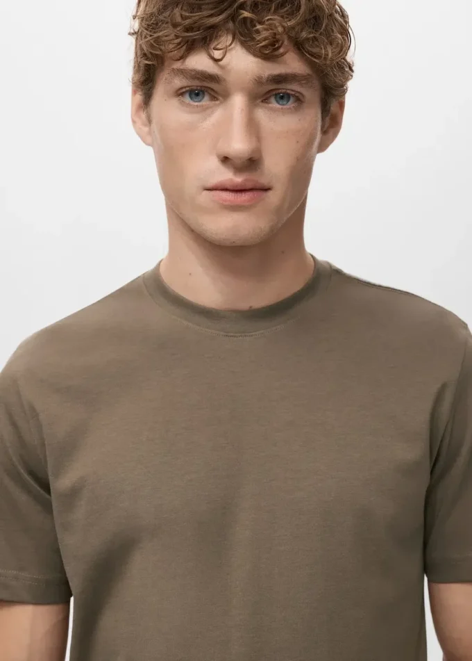 Slim-Fit-T-Shirt aus 100 % Baumwolle Slim-Fit-T-Shirt aus 100 % Baumwolle