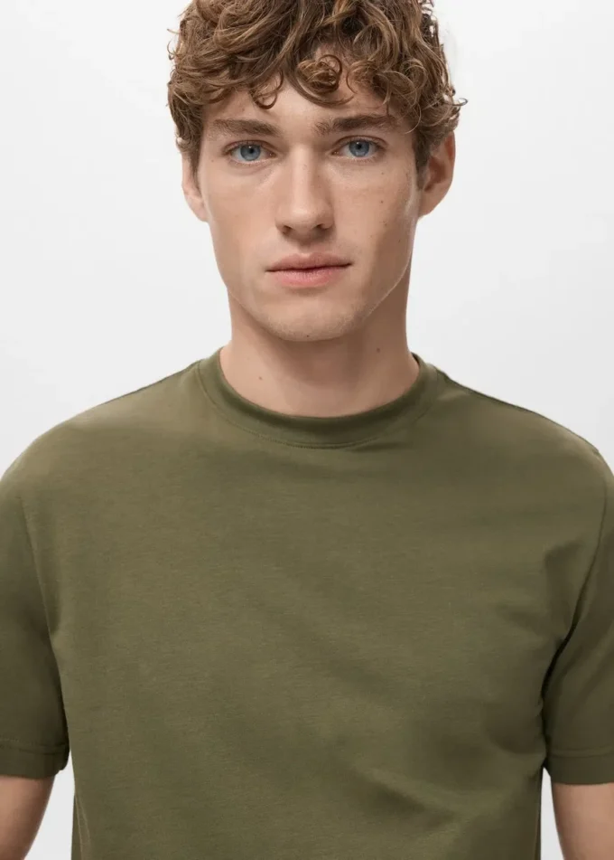 Slim-Fit-T-Shirt aus 100 % Baumwolle Slim-Fit-T-Shirt aus 100 % Baumwolle