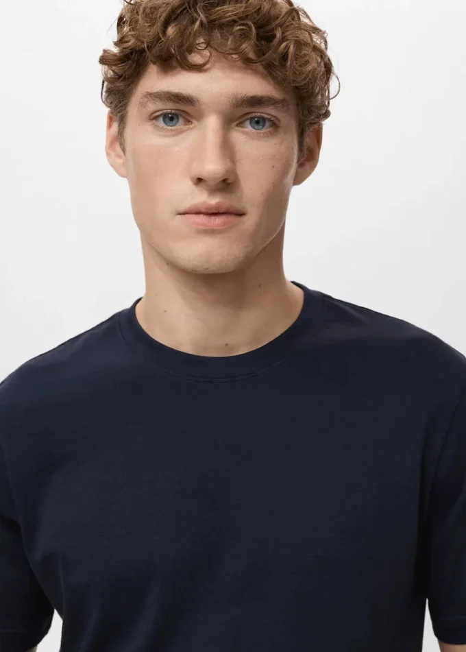 Slim-Fit-T-Shirt aus 100 % Baumwolle Slim-Fit-T-Shirt aus 100 % Baumwolle