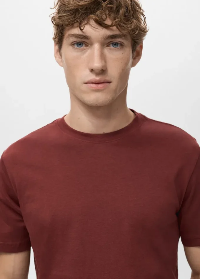 Slim-Fit-T-Shirt aus 100 % Baumwolle Slim-Fit-T-Shirt aus 100 % Baumwolle