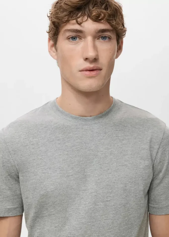 Slim-Fit-T-Shirt aus 100 % Baumwolle Slim-Fit-T-Shirt aus 100 % Baumwolle