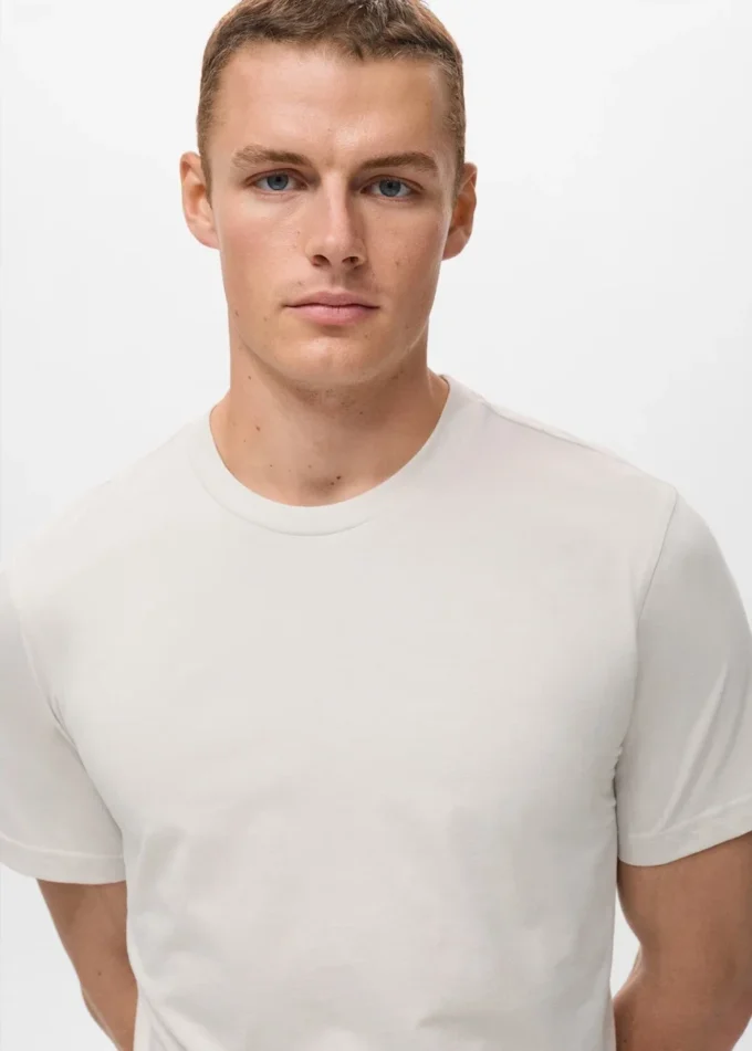 Slim-Fit-T-Shirt aus 100 % Baumwolle Slim-Fit-T-Shirt aus 100 % Baumwolle