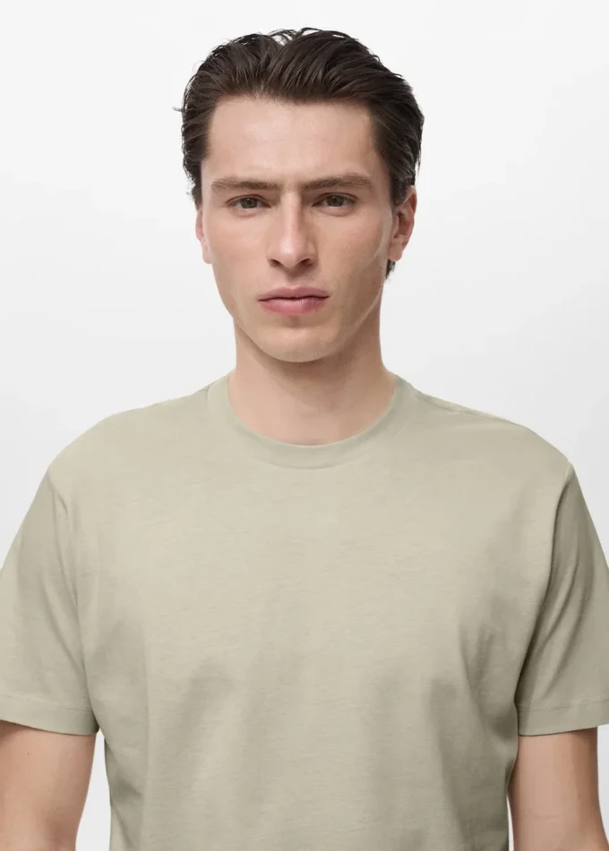Slim-Fit-T-Shirt aus 100 % Baumwolle Slim-Fit-T-Shirt aus 100 % Baumwolle