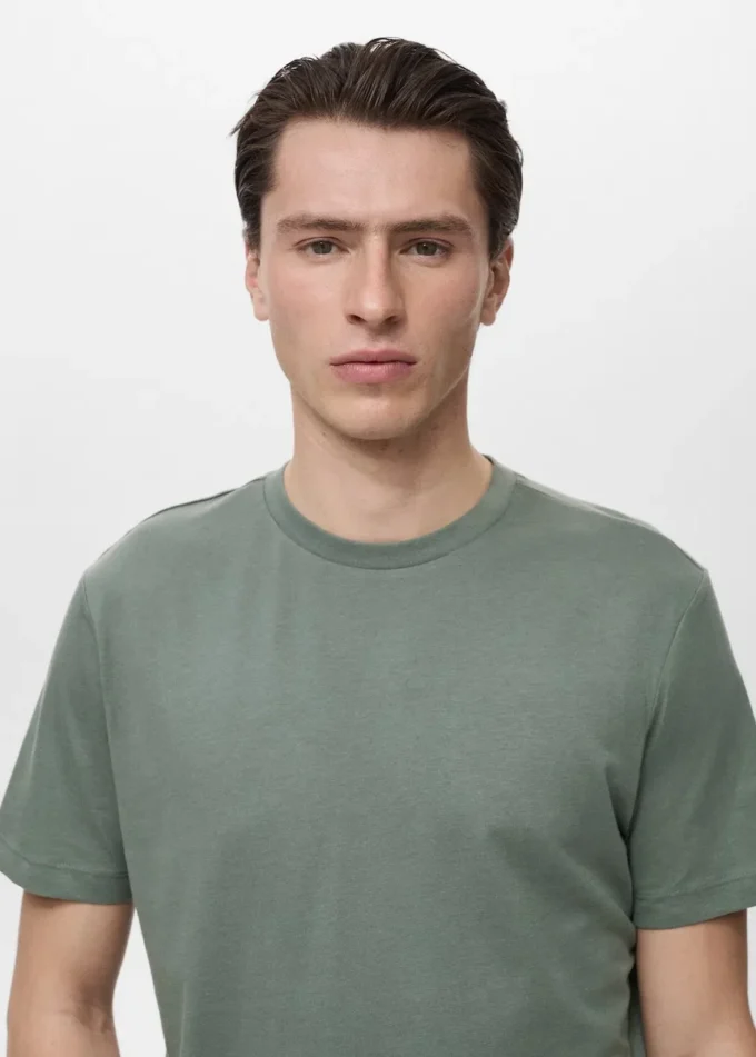 Slim-Fit-T-Shirt aus 100 % Baumwolle Slim-Fit-T-Shirt aus 100 % Baumwolle