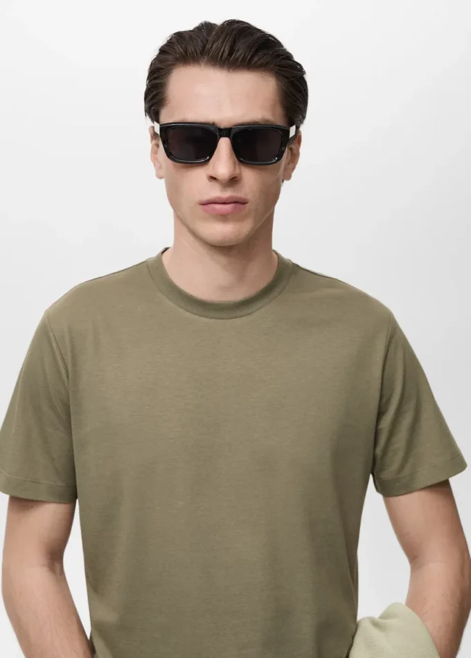 Slim-Fit-T-Shirt aus 100 % Baumwolle Slim-Fit-T-Shirt aus 100 % Baumwolle