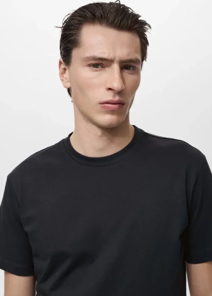 Slim-Fit-T-Shirt aus 100 % Baumwolle Slim-Fit-T-Shirt aus 100 % Baumwolle