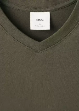 Slim Fit T-Shirt aus 100 % Baumwolle mit V-Ausschnitt
