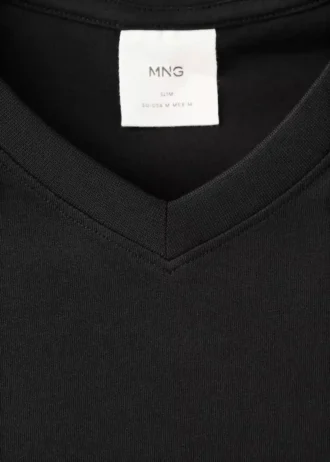 Slim Fit T-Shirt aus 100 % Baumwolle mit V-Ausschnitt