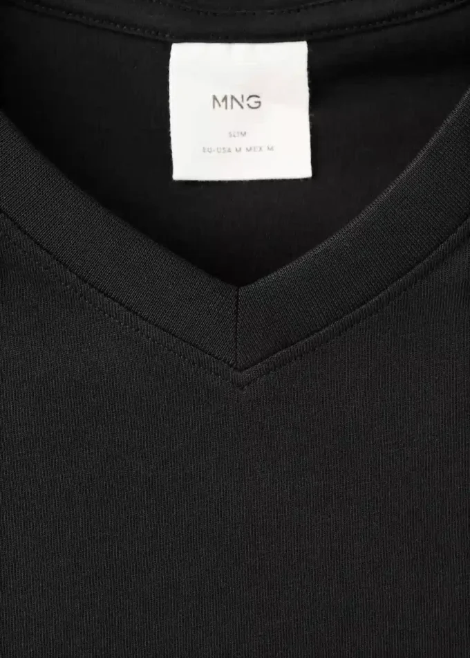Slim Fit T-Shirt aus 100 % Baumwolle mit V-Ausschnitt Slim Fit T-Shirt aus 100 % Baumwolle mit V-Ausschnitt