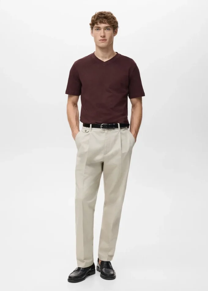 Slim Fit T-Shirt aus 100 % Baumwolle mit V-Ausschnitt Slim Fit T-Shirt aus 100 % Baumwolle mit V-Ausschnitt