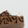 Sneakers aus Leopardenleder Sneakers aus Leopardenleder