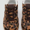 Sneakers aus Leopardenleder Sneakers aus Leopardenleder