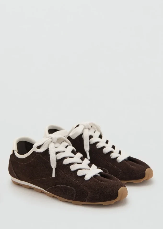 Sneakers aus Wildleder mit Kontrastdetails