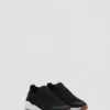 Sneakers mit elastischem Einsatz Sneakers mit elastischem Einsatz