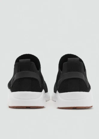 Sneakers mit elastischem Einsatz