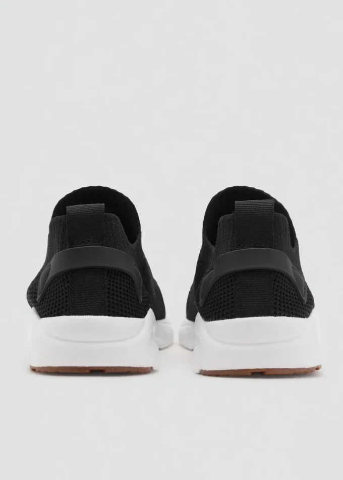 Sneakers mit elastischem Einsatz Sneakers mit elastischem Einsatz